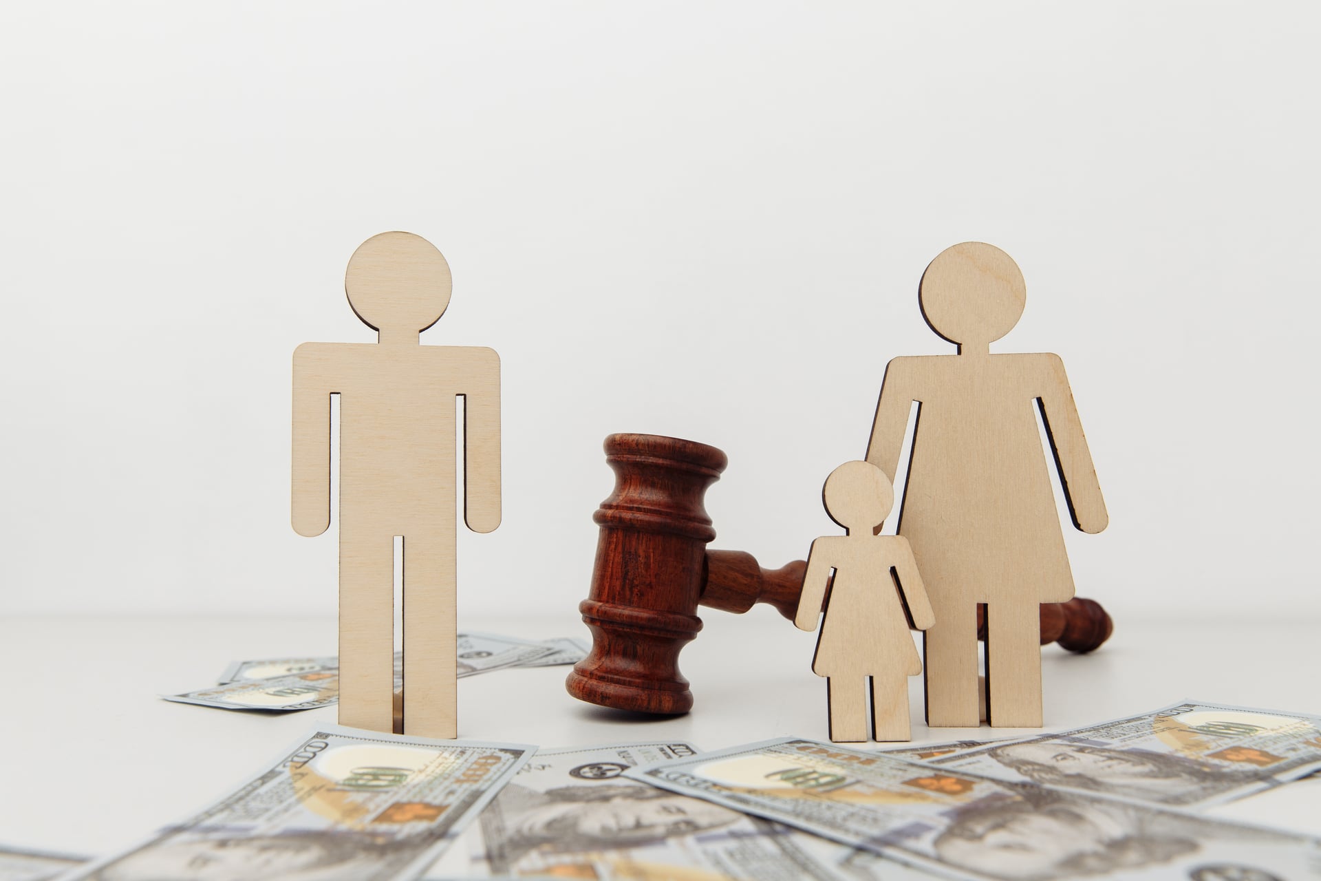 Tatăl copilului nu plătește pensia alimentară? Ce poți face și care sunt pașii legali?