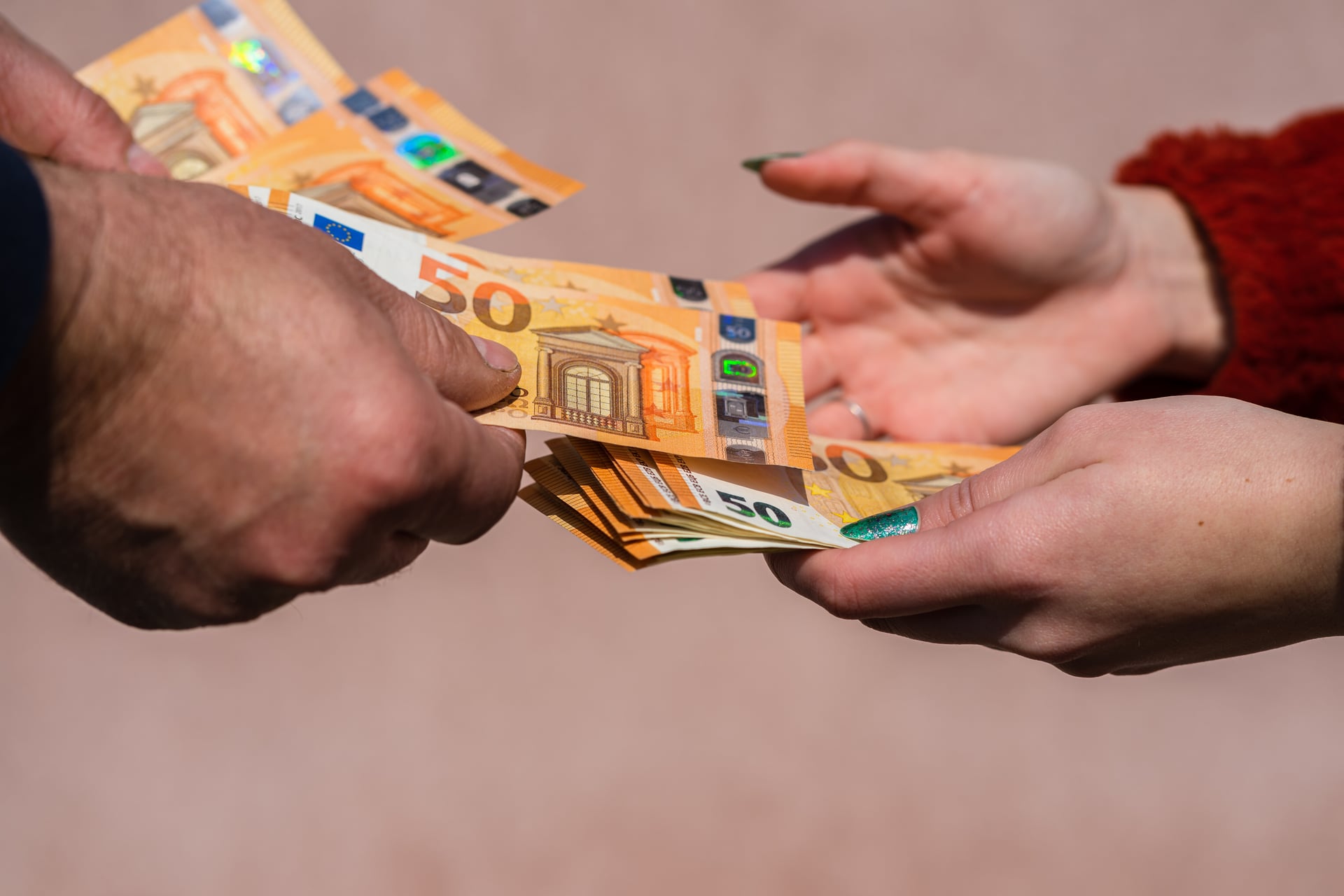 Contractul de ÎMPRUMUT semnat doar de părți, FĂRĂ NOTAR, are valoare juridică?